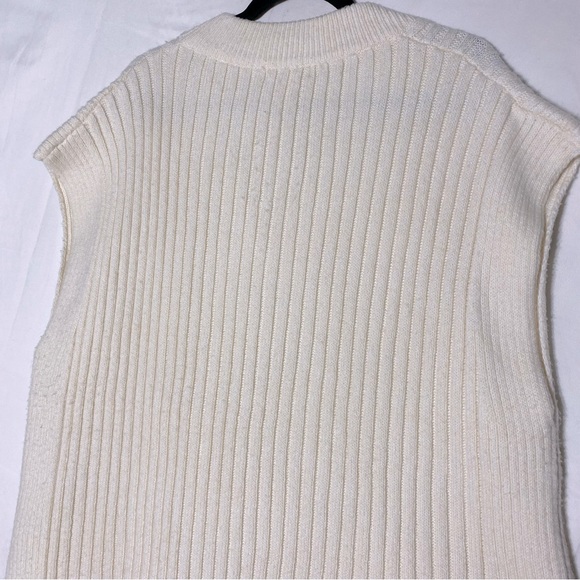 5/$25 Old Navy Oversized Cream Ribbed V Neck Sweater Vest M - Picture 11 of 14